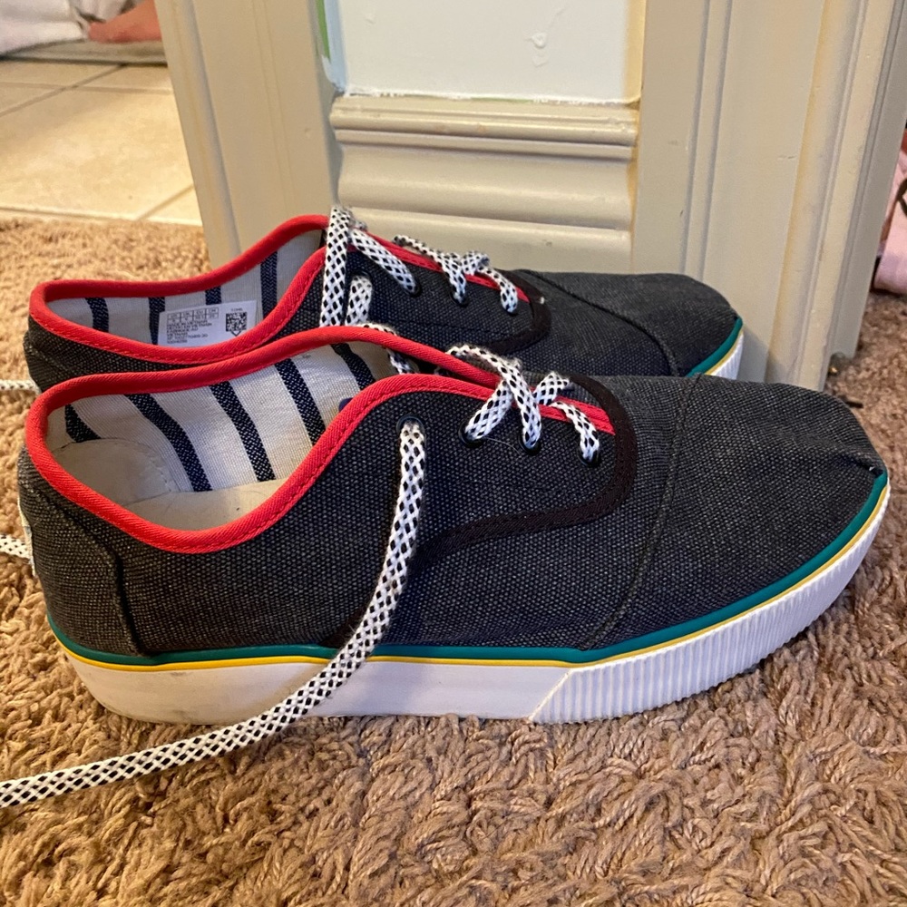 Toms sneakers